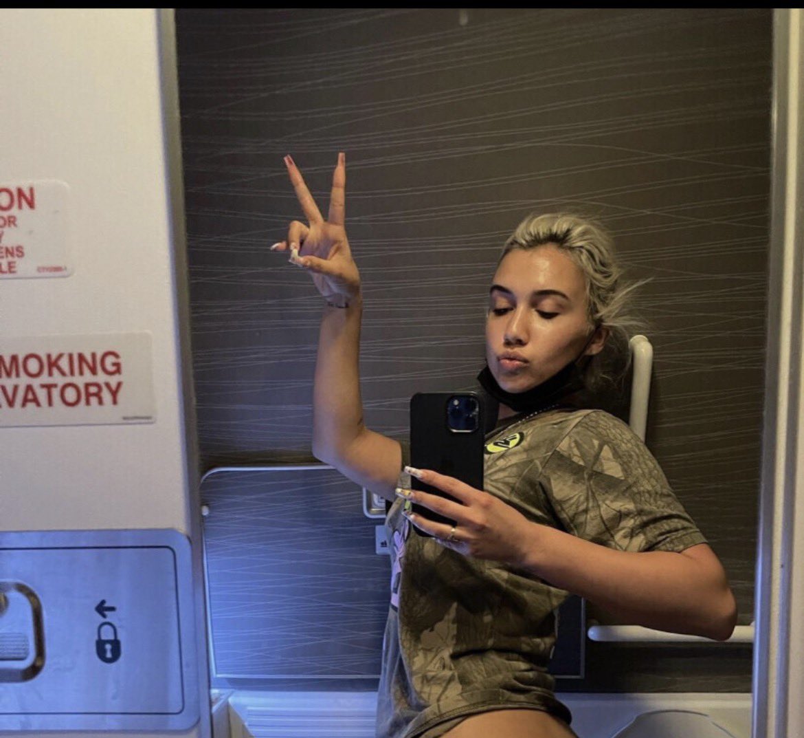 LilGlowGirl's tweet photo. I guess nobody is bold enough to Dm first!!!! https://t.co/jAYvRzz2ex