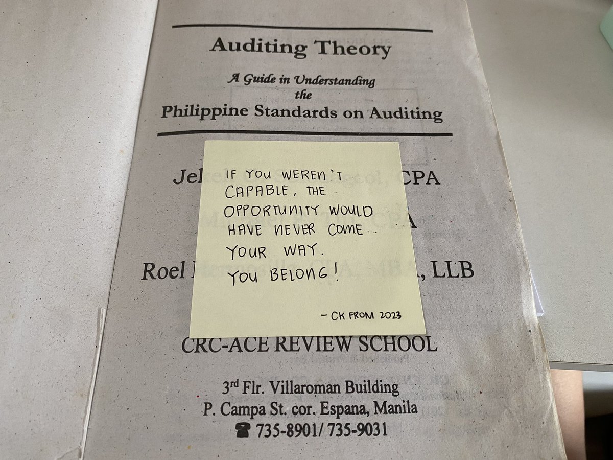 sekitwtz's tweet photo. sinulat ko ‘to nung compre exam palang bago mag3rd year. 

taun-taon, iba iba rin ang ibig sabihin nito sa buhay ko. itong libro ni salosagcol, madalang ko ‘tong buksan pero for some reason, palagi ko ‘tong nabubuksan kapag nagsisimula na naman akong nagduda sa sarili ko. https://t.co/b7SOrOhIaP