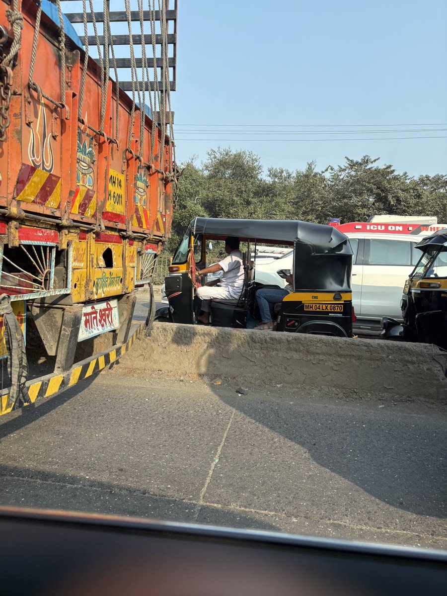 skmendon's tweet image. Sunday travel - Pl avoid travel by Ghodbunder road to boriwali- stuck in traffic at 8.26am. Both lane used and complete mess in road. @ThaneCityPolice @thaneTraffic 
#ghodbunder 
@mieknathshinde @Dev_Fadnavis