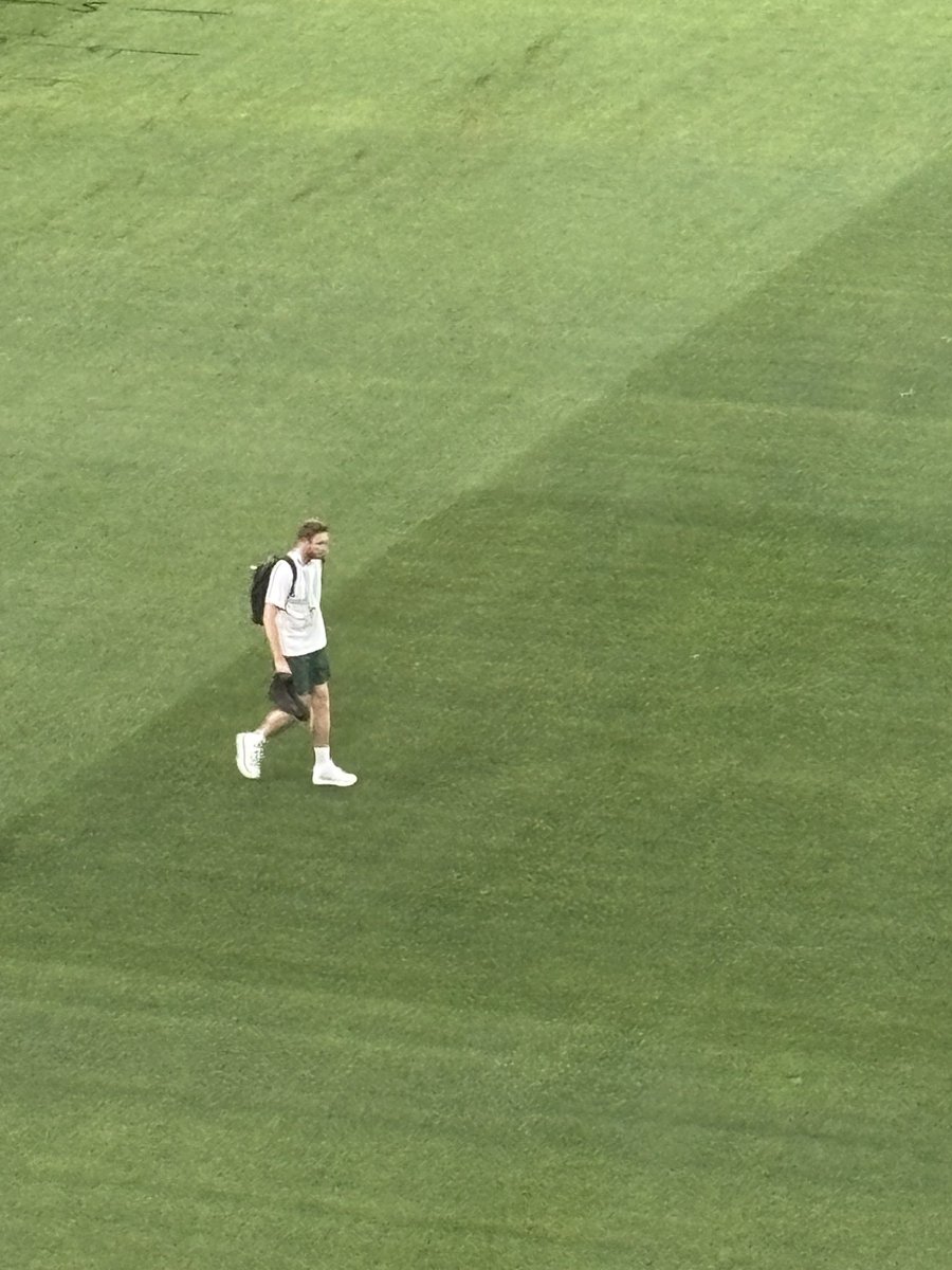 TheMaccaStand's tweet photo. Extremely rare footage of Stuart Broad walking! https://t.co/Sj4XvF2txU