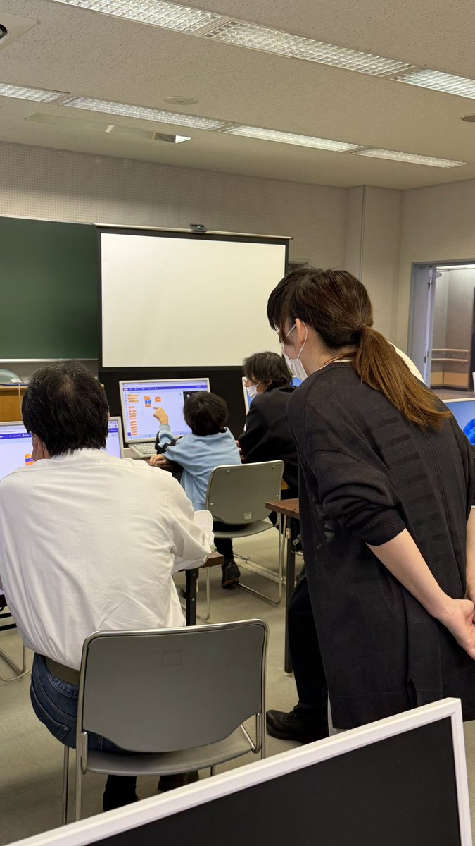 yukiweb_jp's tweet image. 今日は月一度の子どもプログラミングクラブ！

今月で5周年を迎えました！

私がんばった！
そして、これからもがんばる💪🏻

参加費無料だけど楽しんでもらえるよういろいろ考えていこう！

#CoderDojo
#鎌ケ谷市