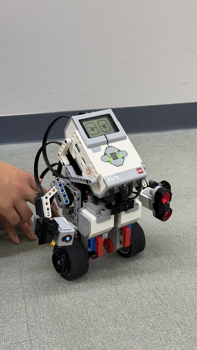 yukiweb_jp's tweet image. 今日は月一度の子どもプログラミングクラブ！

今月で5周年を迎えました！

私がんばった！
そして、これからもがんばる💪🏻

参加費無料だけど楽しんでもらえるよういろいろ考えていこう！

#CoderDojo
#鎌ケ谷市