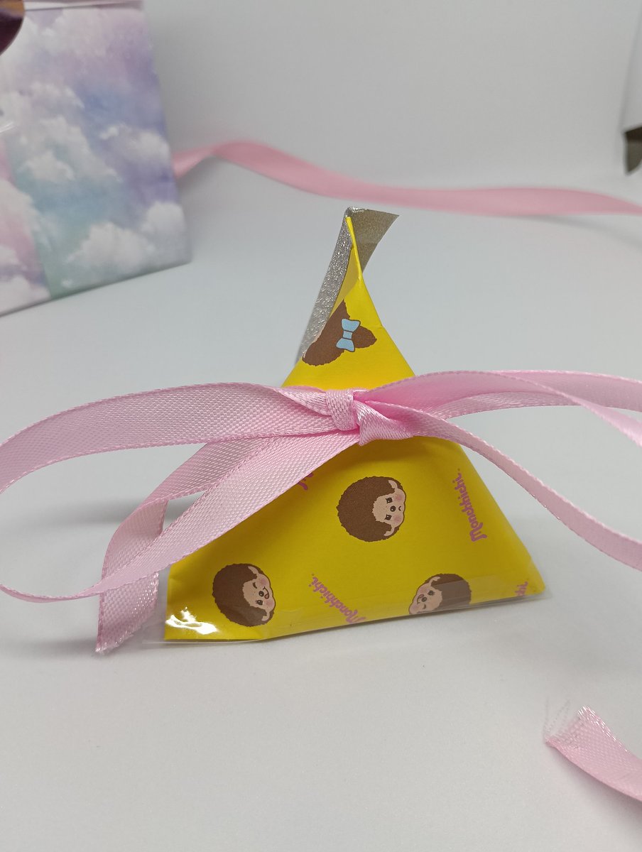 先日ainiフリースクールの子どもたちと一緒に、オンラインでおりがみだけでできるラッピングを作りました😊

毎月１回ainiフリースクールでホストをさせてもらっています。

ホストの私のほうがいつも感動や気づきをもらってる😃
こどもって本当に正直。

未来の希望の象徴✨️

＃ainiフリースクール