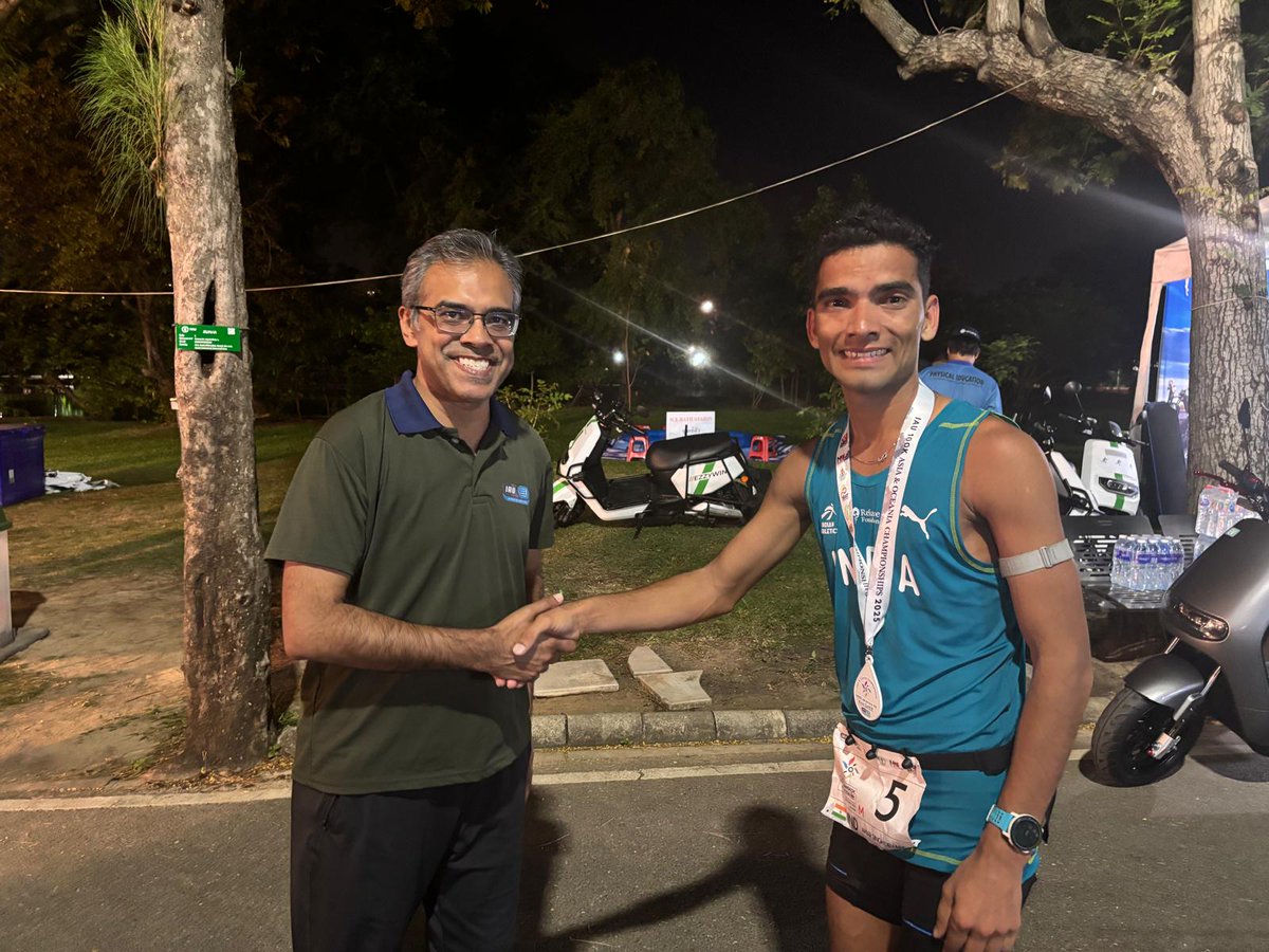 afiindia's tweet photo. Amar Singh Devanda creates history for India, winning the Asia Oceania 100 km Ultra Championship in a National Record time of 6:59:37.

He was congratulated by Dr. Nadeem Khan, President, World Ultrarunning.

#IAU100K #Ultrarunning #TeamIndia #AFI #IndianAthletics https://t.co/R73QTbz1r2