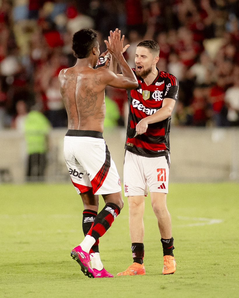 martinFLA81's tweet image. Noite!!!

Atuação muito boa do Flamengo.

Sabemos do que esse time é capaz. Esse é o Flamengo que a gente gosta de ver, marcando muito, sufocando o adversário e forçando erros.

Nesse sentido, o cria Evertton Araújo foi um monstro no meio campo, fundamental pra vitória. Jogando…