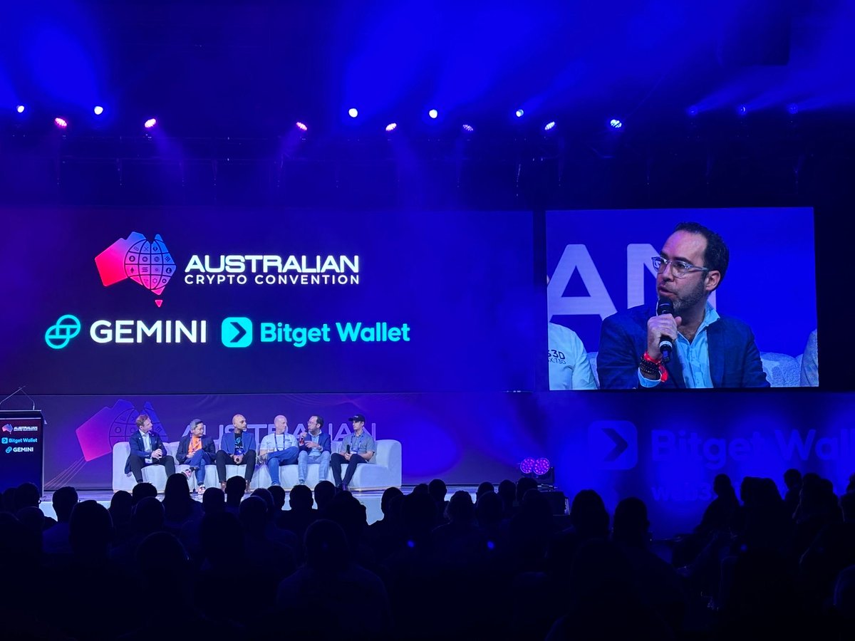 ignaciobitget's tweet image. Just wrapped up another panel with the CEO of @Strategy on Bitcoin treasuries. @bitget