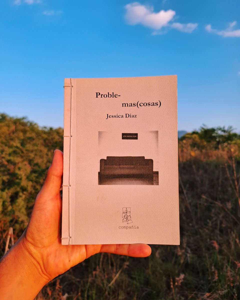 intigs's tweet image. No me preocupa haber pasado la noche contigo
ni me preocupa que escribas historias de ovnis y abducciones
ni que comas fritangas y fast food...

(Jessica Díaz)

nuevaprovenza.blogspot.com/2025/11/cinco-…