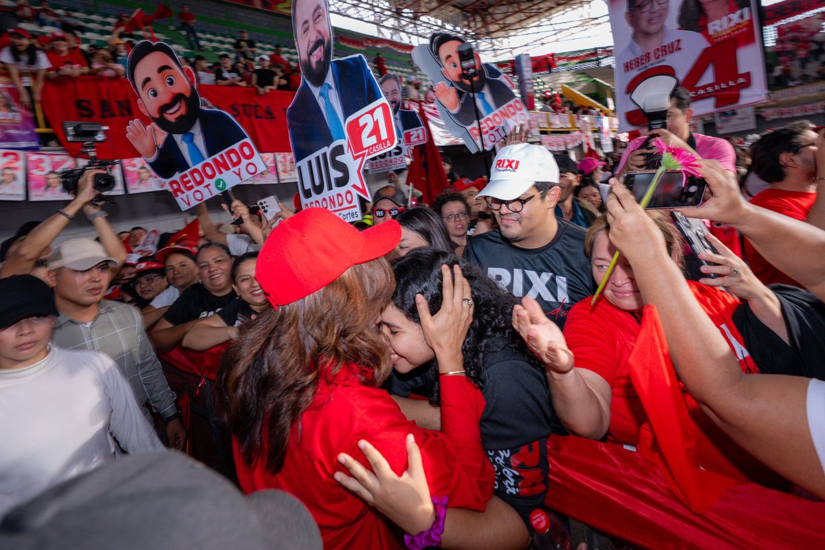 Ganar elecciones siempre ha sido una sola cosa: movilizar al pueblo con un relato que les identifique y prenda la esperanza. 

Rixi Moncada lo está logrando como nadie. Democratizar la economía es la propuesta que las mayorías estábamos esperando. Por eso LIBRE tiene la mejor