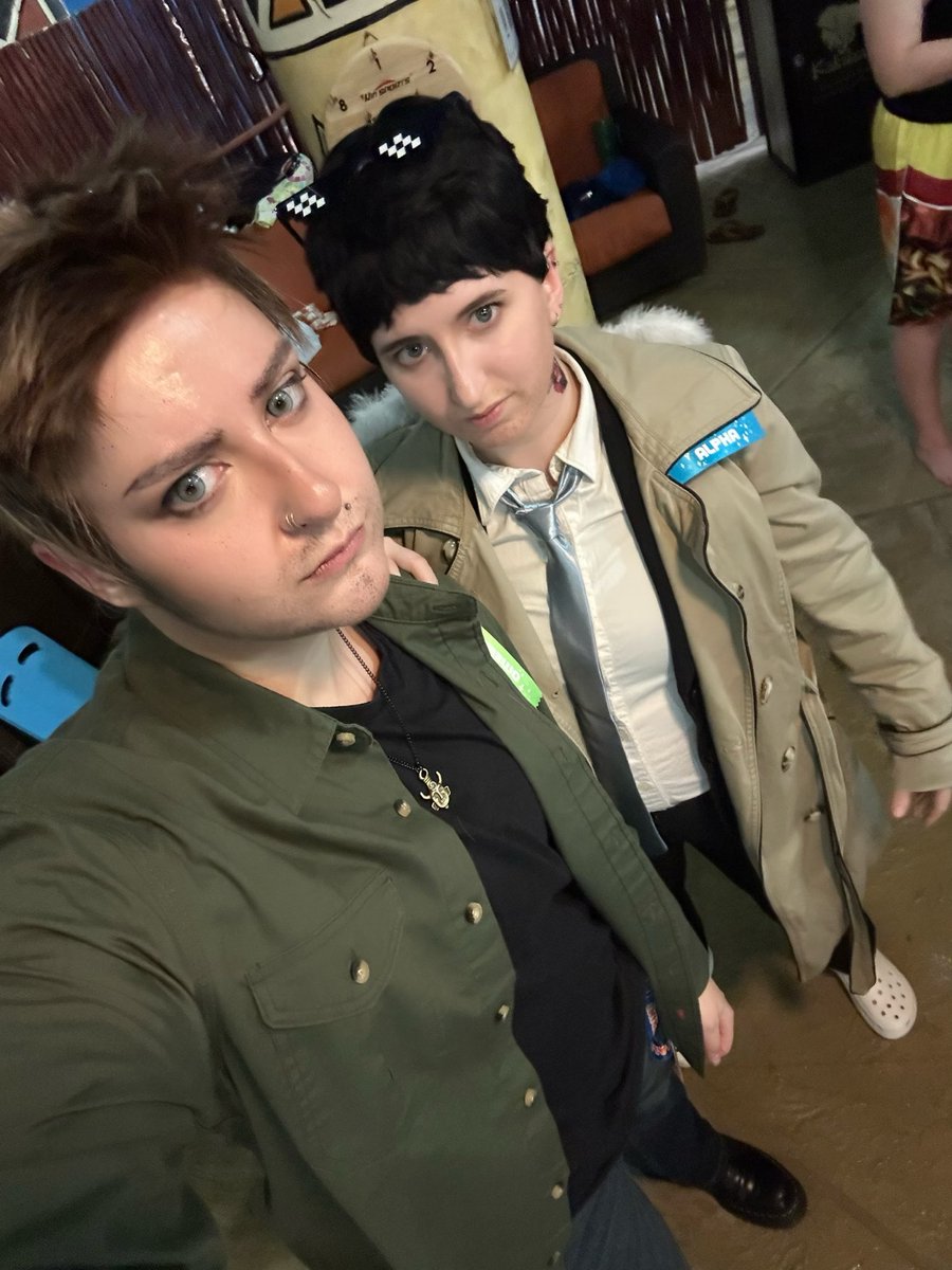 deckthisout's tweet image. happy otp hot tub cosplay party night from destiel 

I was dean and @Logicalanswer was cas
