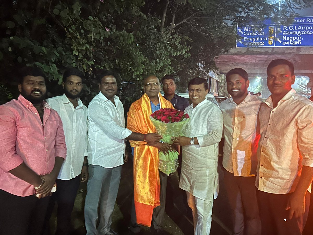 RakeshReddyBRS's tweet image. అక్షర జ్ఞ్యానంతోనే అజ్ఞ్యానాన్ని తొలగించవచ్చని, విద్యతోనే పేదరికాన్ని నిర్మూలించవచ్చని నిరూపించి లక్షల మంది విద్యార్థులను ఉన్నత విద్యావంతులుగా, ఉన్నత పౌరులుగా తీర్చిదిద్దిన ఐపిస్ అధికారి, స్ఫూర్తిదాయకులు, ఆప్తులు, @BRSparty రాష్ట్ర ప్రధాన కార్యదర్శి @RSPraveenSwaero శ్రీ ఆర్ ఎస్…