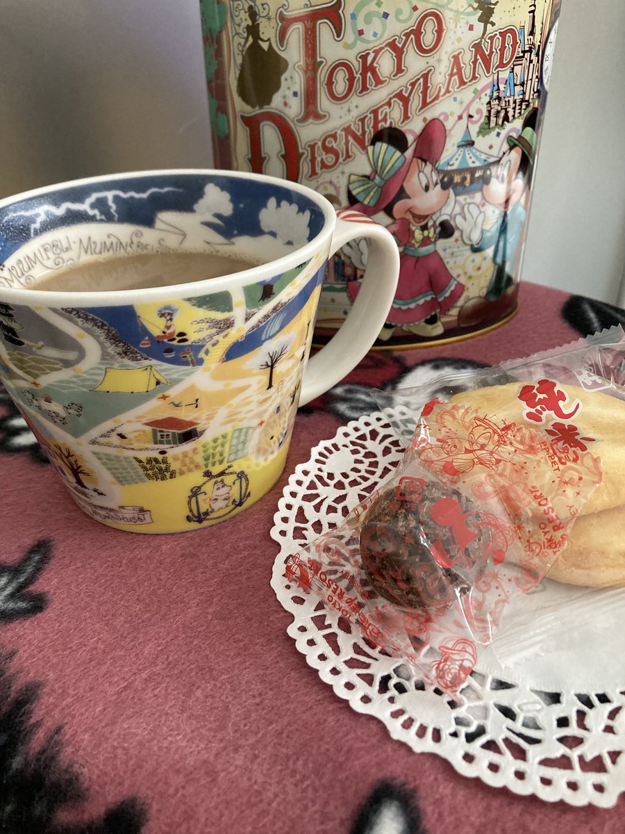 Winered3242's tweet photo. こんにちは。

今日は室内でも冷える気がしますね
もふもふマットに フリース完備で
マッタリ過ごしてます。

仙台へ出掛けた次男家族でしたが
お嫁さんが体調を崩してしまった様子。
寒かったみたいです❄️
年末前に完治しますように🥺

気温差に気をつけて　過ごしましょうね🍀☺️🙏 https://t.co/aoufqcRCNO