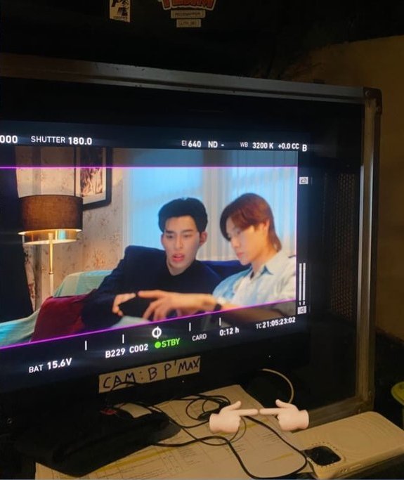 moonsmate's tweet image. how TheePeach treats each other is just like "PondPhuwin" in real life &amp;amp; also have the pieces of PondPhuwin’s old works

— analysis of TheePeach references to PondPhuwin’s characters in every universe 

( a thread ) 🤍 

#MeAndTheeSeriesEP2
#ปอนด์ภูวินทร์ #PondPhuwin