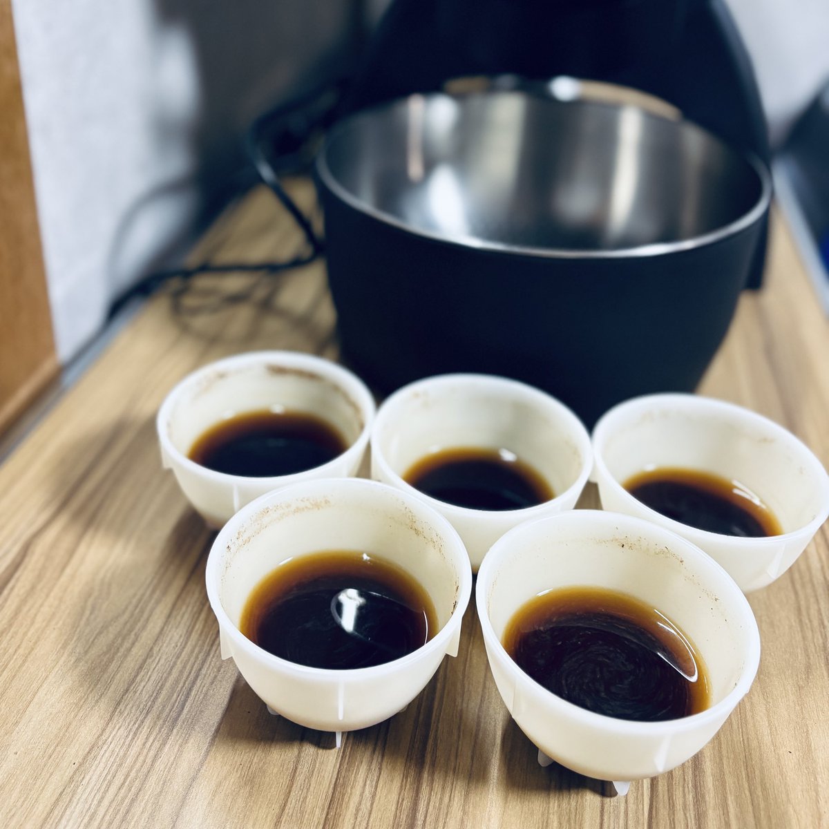 NookmoriCoffee's tweet photo. 焙煎アプローチをひとつずつ見直しています🔥
表現したい味わいがあって、
この豆なら――
ドライはどう進めるか、
メイラードはどう組み立てるか、
ディベロップはどこまで伸ばすか、
PHはどう考えるか。

なかなか思うようにハマらないけど、
その過程もぜんぶ学びです🙏☕️ https://t.co/qvYlH5udOT