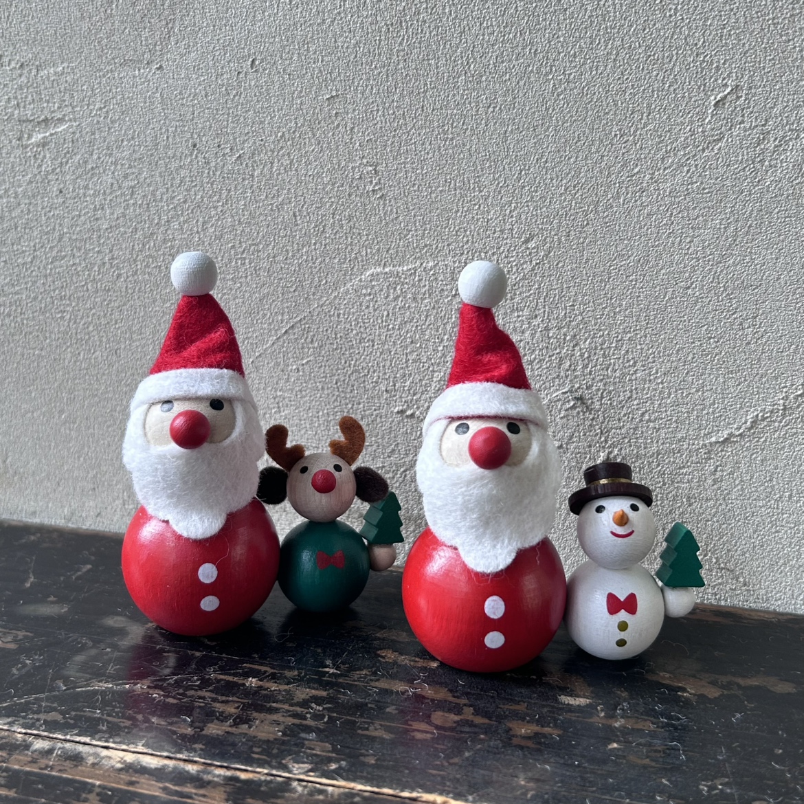 店頭商品】サンタさんと雪だるま・トナカイの置物 各￥1,760(税込) 木