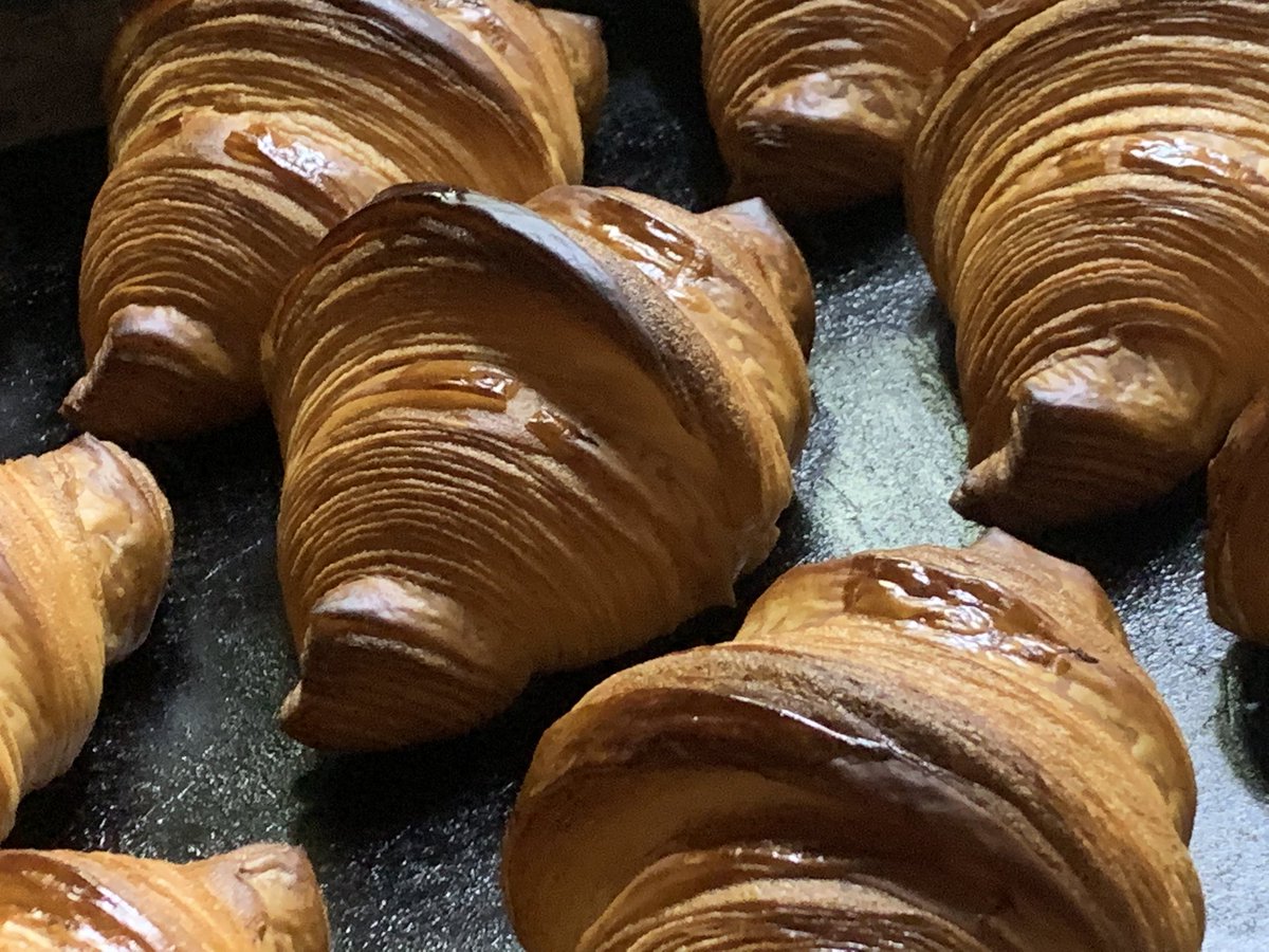 クロワッサン焼き立てです🥐💨
午後も焼きました🙂