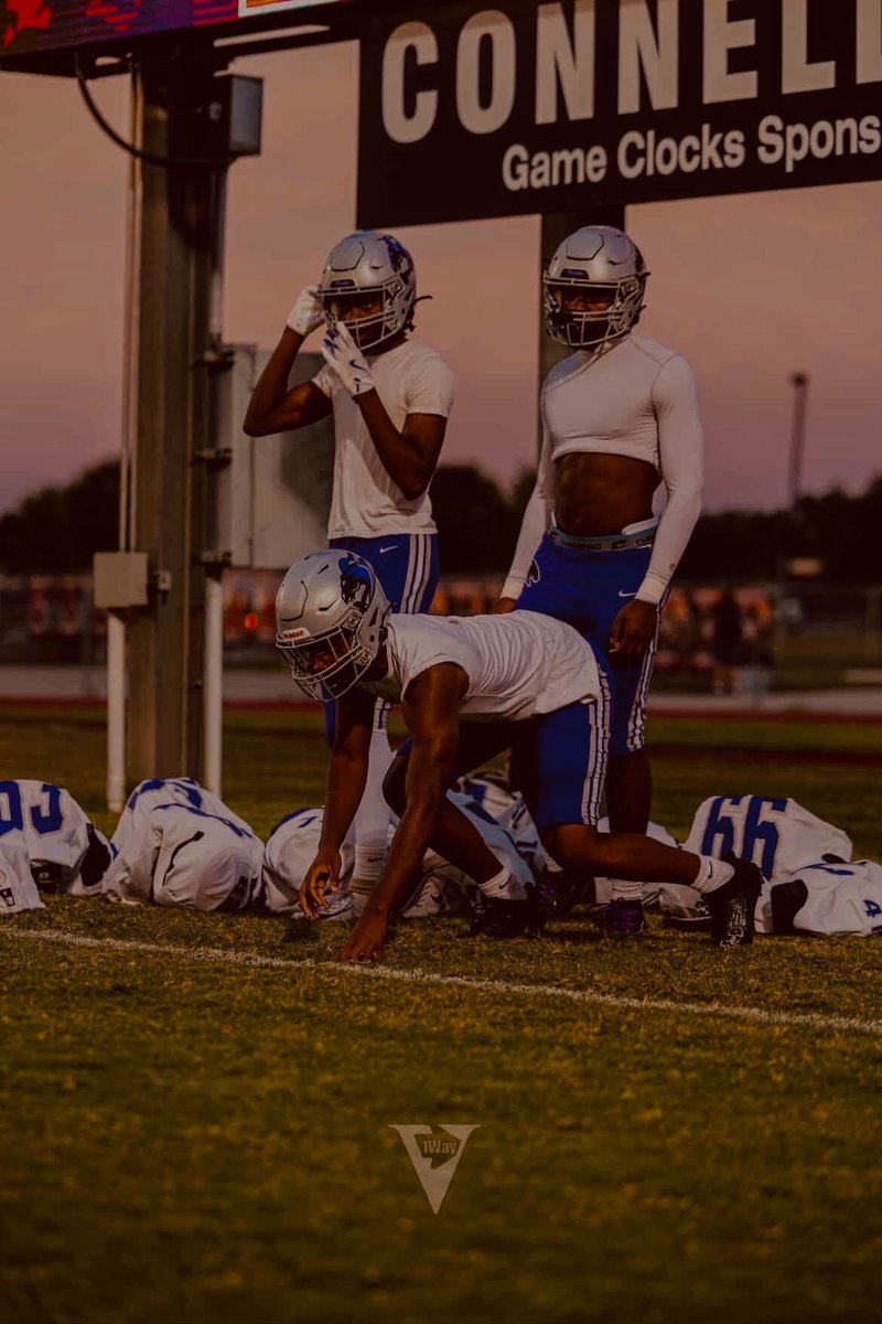 Season might be over, but my grind doesn't stop <a href="/RidgeViewF_Ball/">Ridge View Football</a> Seniors- proud to strip up next to you boys🤝🫡 Now it's my  junior season and I'm coming different!