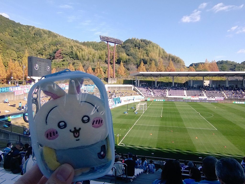 chisato_051416's tweet image. 今日はここから⚽
西澤くんの写真撮影にも間に合って参加できた🙌
コーナーキックがよく見える席🤗
#鳥栖サポ藤枝遠征
#西澤健太
#西澤サポ藤枝遠征