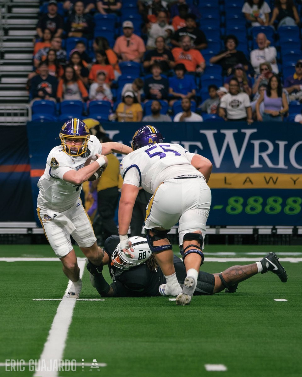 eggcellentvp's tweet photo. UTSA 58 ECU 24
📷 coverage for @AlamoAudible https://t.co/TMEFizCp97