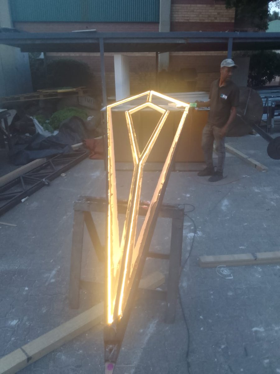 MinofAnalysis's tweet image. Stranger in a Strange Land

They may never know you but GOD KNOWS the pART you PLAYED. 

What therefore defined a moment?

Different we are yet ALL Integrated.