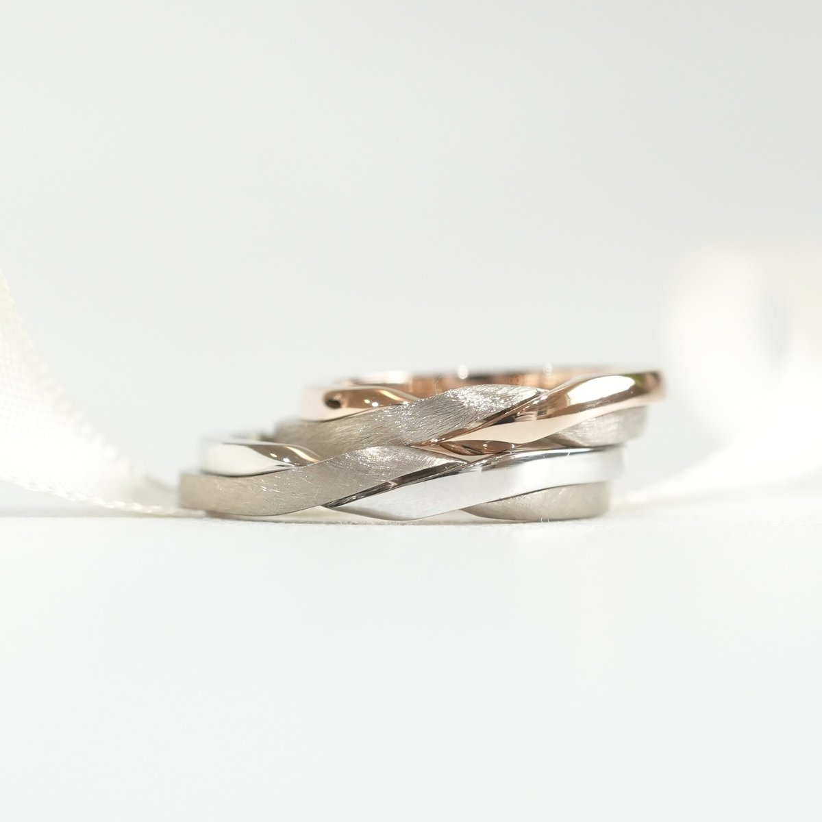 はぐれメタル【無言取り引きOK】様確認用 おふたりらしさを表現したギメルリング お揃いで選ばれたホワイト