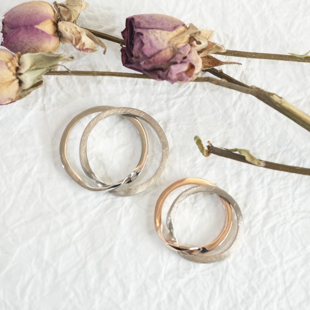 おふたりらしさを表現したギメルリング お揃いで選ばれたホワイト