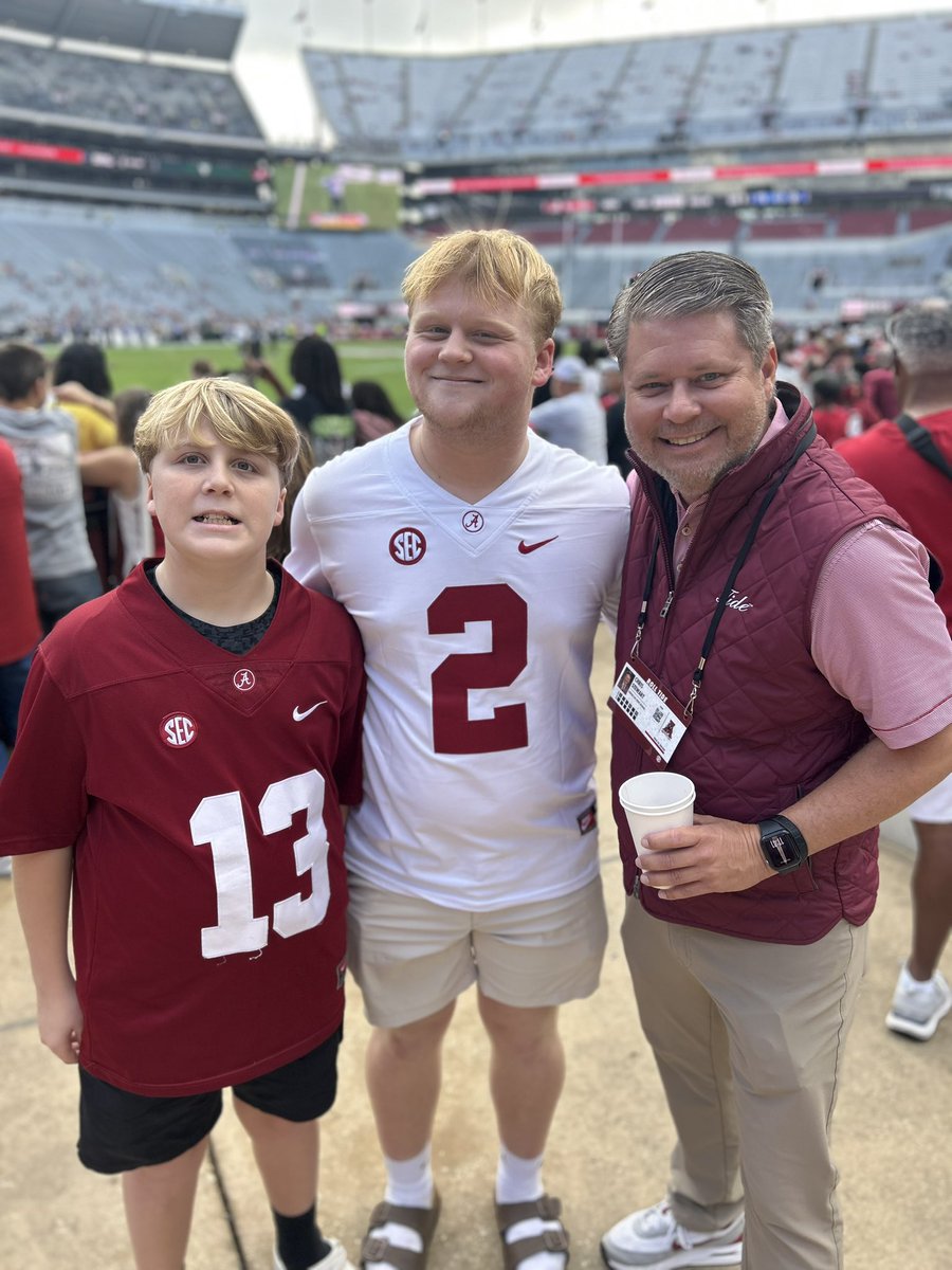 CoachLewis08's tweet image. Huge thank you to @CStewartSports, the Voice of the Tide, for taking time today to talk with Hudson about majoring in broadcast communications and journalism. Your encouragement meant the world to him and made his dreams feel even more within reach. 🎙️
