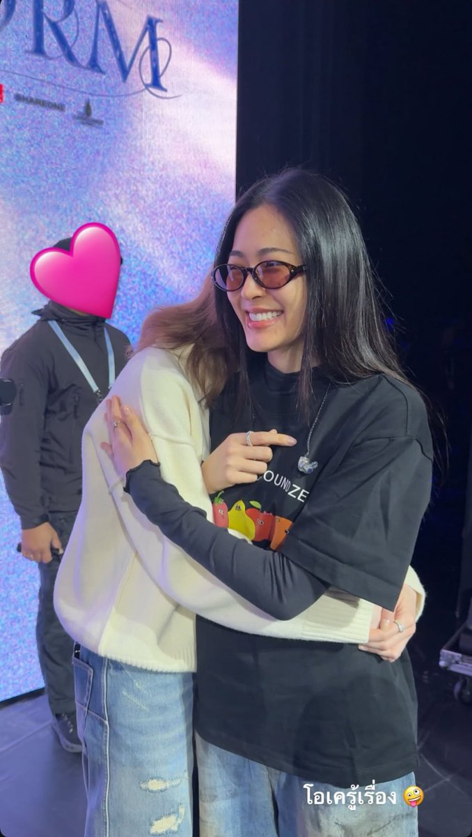 LingOrm_ID's tweet image. Sedang saling menghangatkan tubuh 🤗

#LingOrm