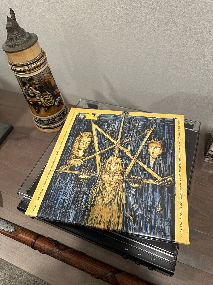drrckbr's tweet image. The future, like everything else, is no longer quite what it used to be…

Another surprise!

Imperial Triumphant - Goldstar
🇺🇸
2025

#ImperialTriumphant #avantgarde #techblackmetal #BestOf2025 #NowPlaying