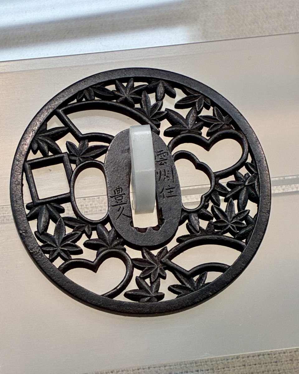 紅葉ありマス／ 特集展示「デザインの玉手箱・鐔」で展示中の「紅葉に