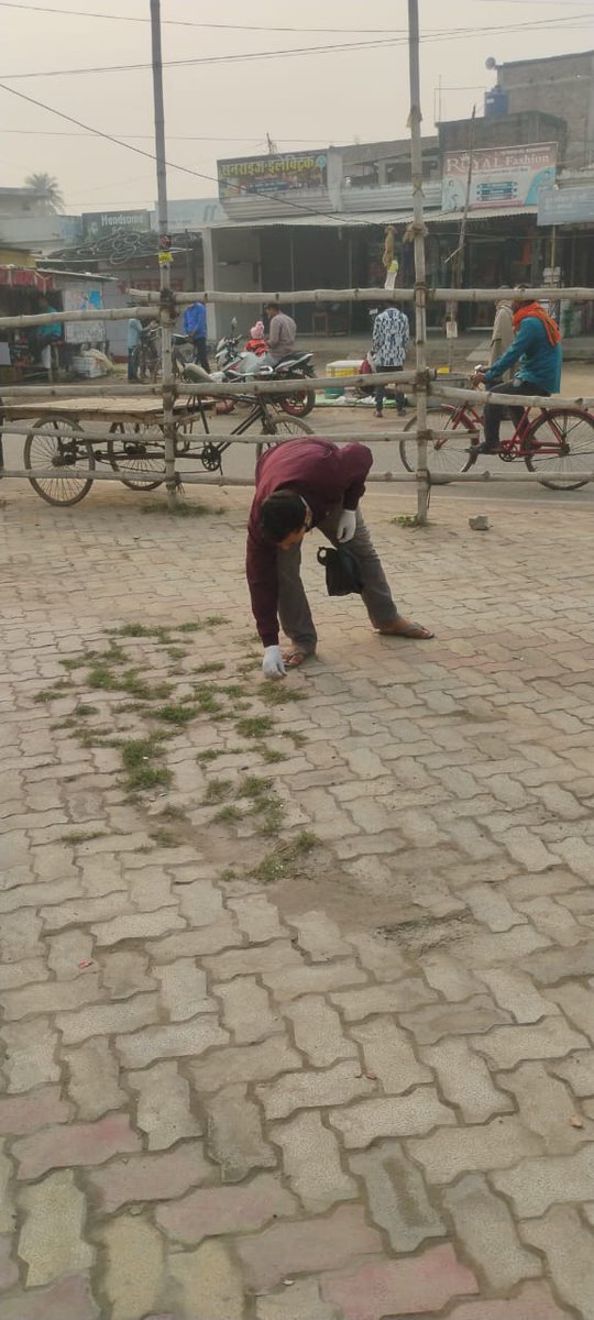 sfdbgs's tweet image. आज SFD टीम ने खातोपुर शिव मंदिर परिसर में स्वच्छता अभियान चलाकर स्वच्छता का संदेश दिया। 🙏✨
छोटा सा कदम, बड़े बदलाव की ओर।
#SFD #SwachhAbhiyan #CleanTempleCleanMind