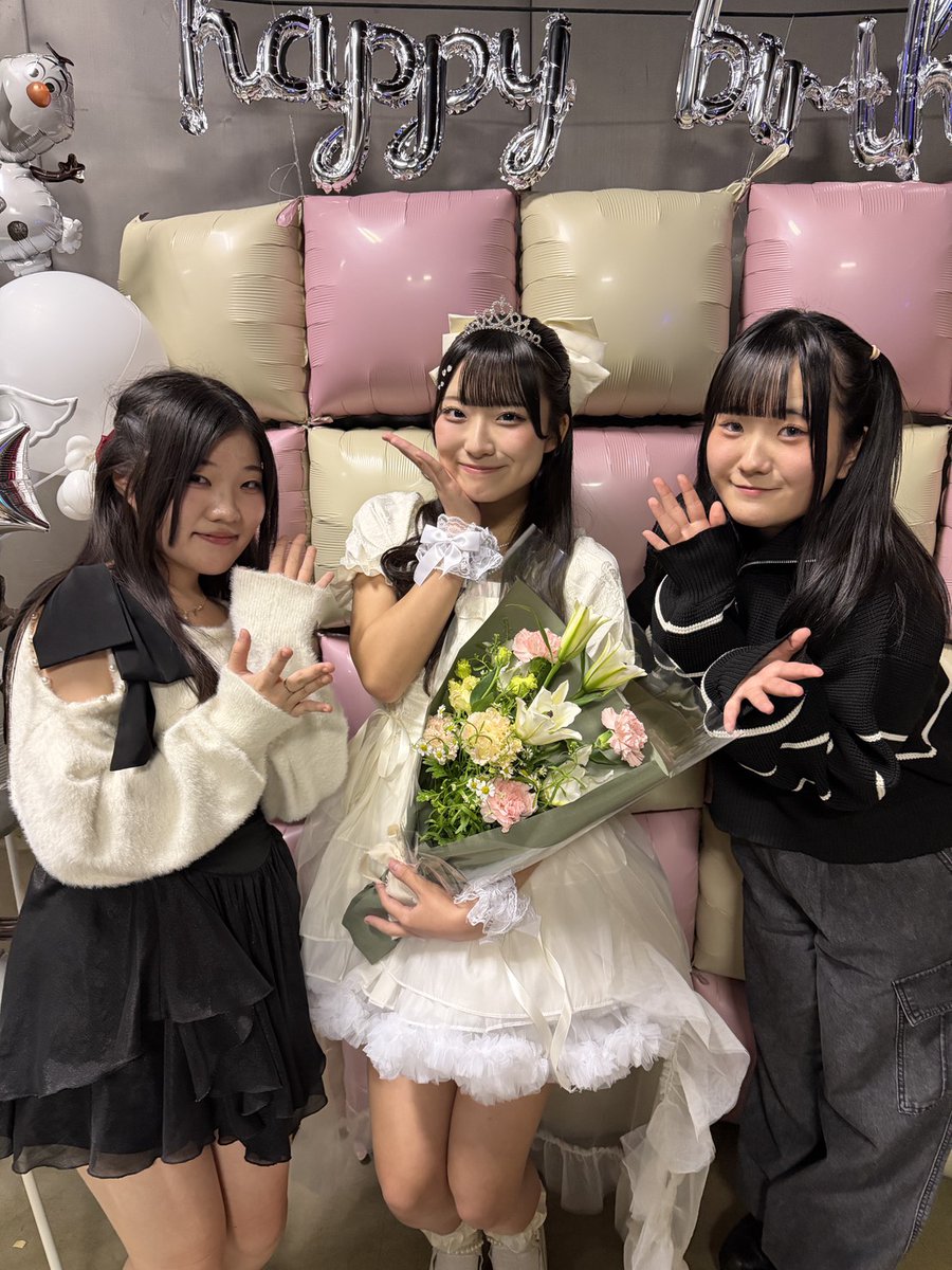 まいちゃんとお写真撮らせていただきました🙏🏻🤍 生誕衣装とても
