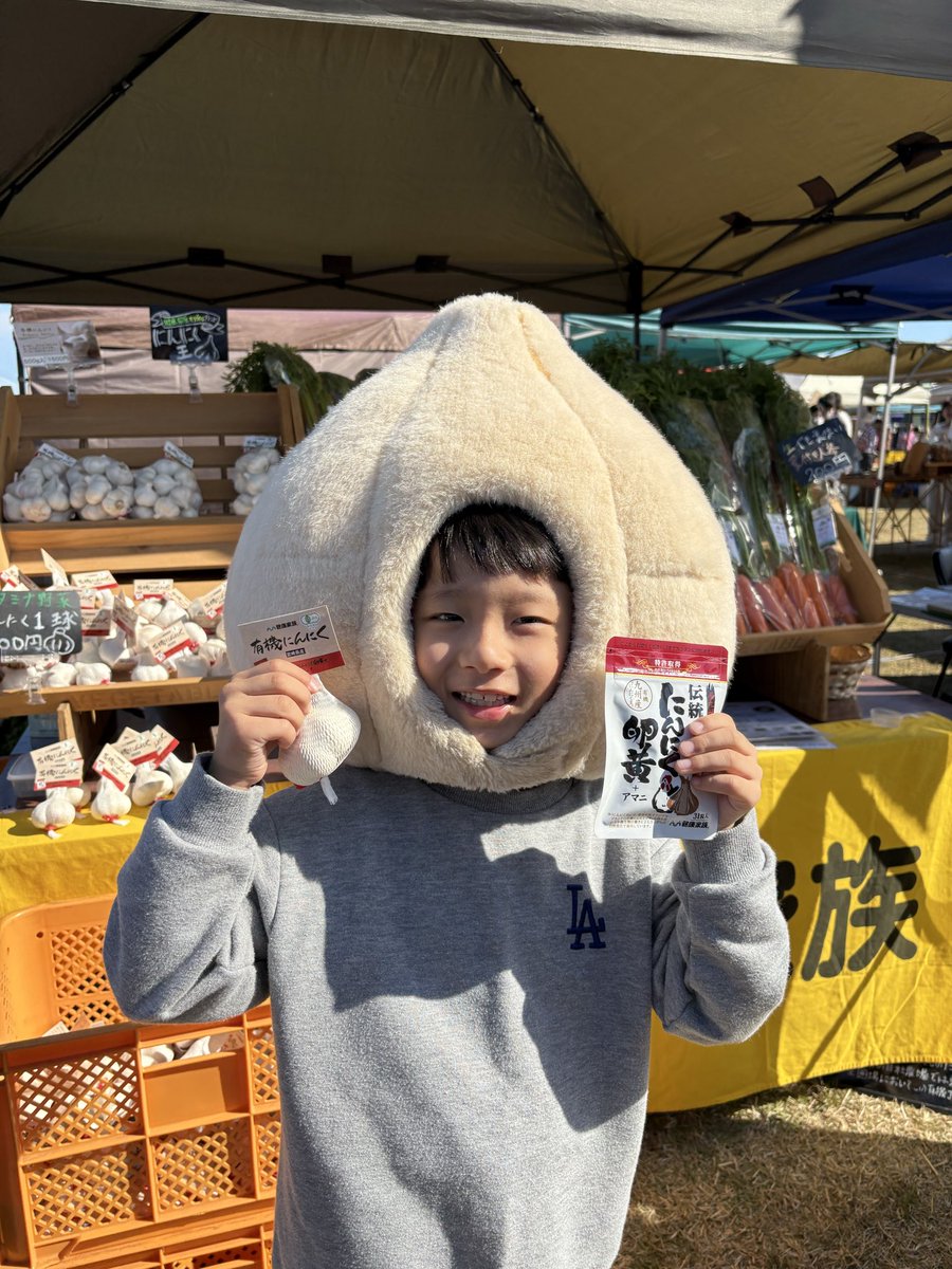 kenkokazoku02's tweet image. 絶賛開催中！✨

ウォーターフロントパークにて「オーガニックフェスタかごしま」に出店してます！

有機にんにくの掴み取りも500円！！

来てくれたらなんかサービスするニン🥹

#オーガニックフェスタかごしま
#ウォーターフロントパーク
#健康家族
#子どもたちも大満足
#暑すぎる笑