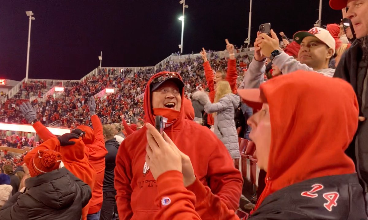 HyggeMan's tweet image. Interception Joy...
.
.
.
.
.
#PicOfTheDay #Interception #UniversityOfUtah #RiceEcclesStadium #Bliss #UtahUtes #WhatAGame