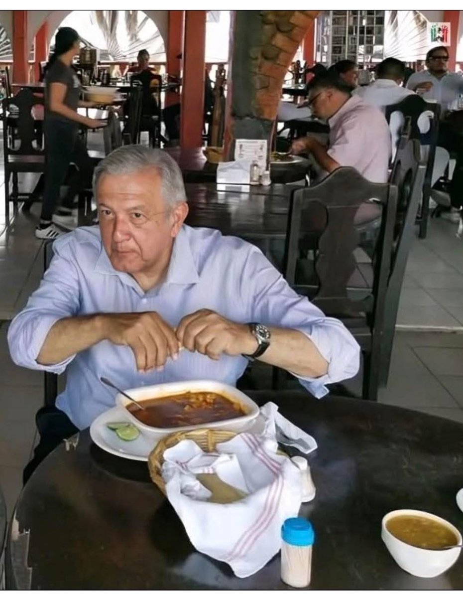 Buny19's tweet photo. @eduardomenoni Este es tu Papá 😂😂 https://t.co/CNmA6hRRU7