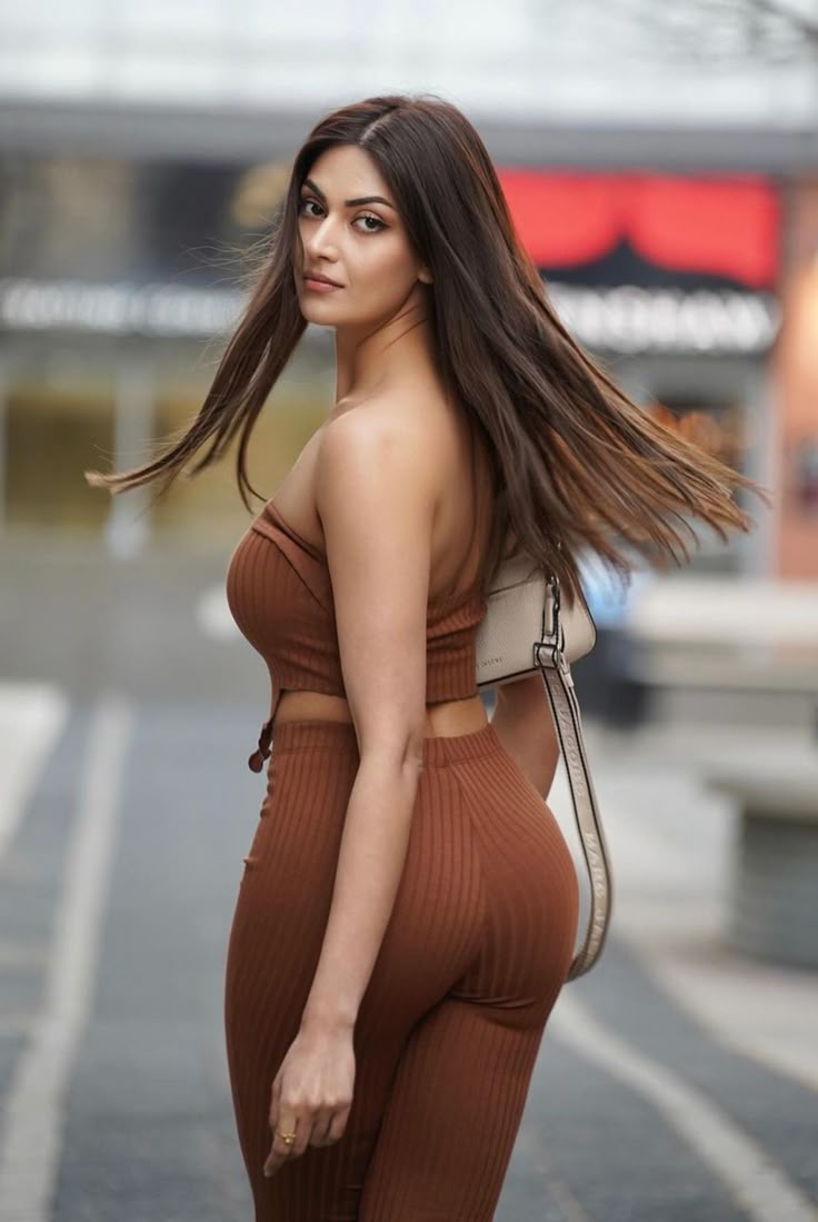 ℂ𝔼𝕃𝔼𝔹𝕍𝔸𝕌𝕃𝕋 ℍℚ tweet media