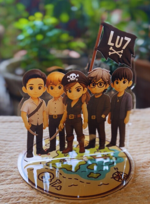 これまで控えめにinfoしておりました
新体制Lu7を記念してのアクスタですが
ネット販売中のものとは微妙に異なるver.を
ライブ会場特別価格で11/30に販売する事が決定❗️

今回、少数での仕入れの為、購入ご希望の方は
ぜひ会場にてチェックしてくださいませ🌟