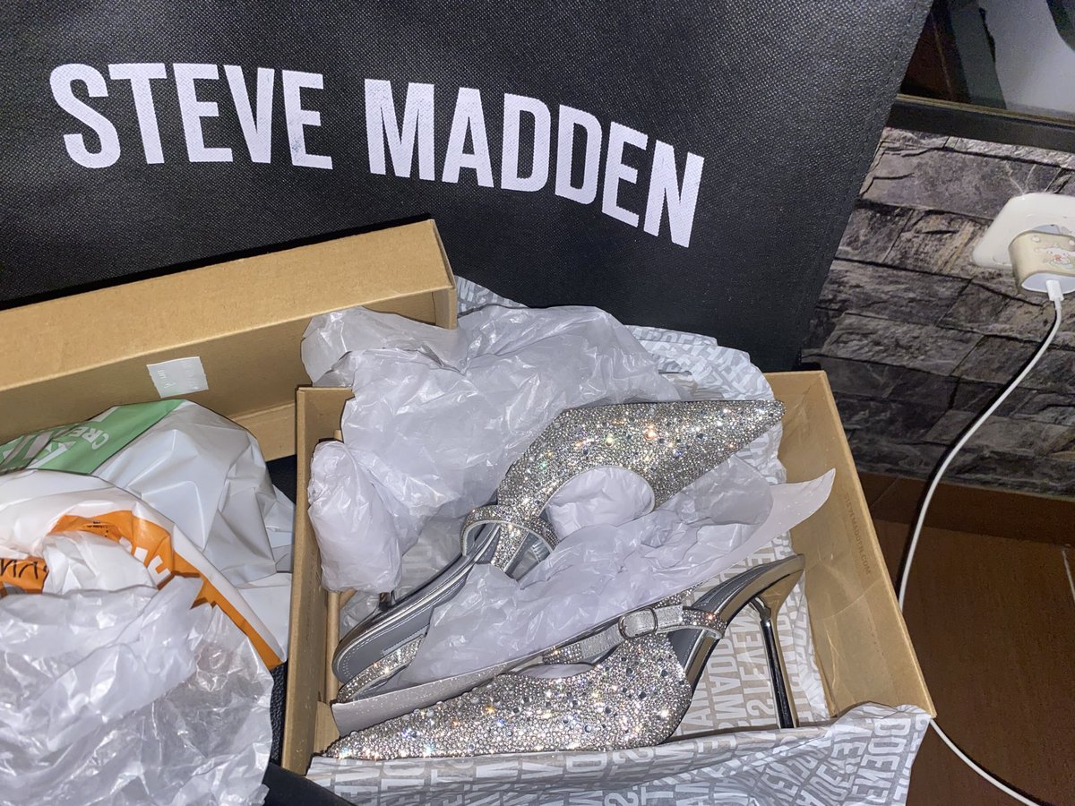 palppalpal's tweet photo. wts heels steve madden ori beli di store, ukuran 41, dipake cuma sekali,  beli di 1,8 aku jual 1,4 ajaa bisa nego https://t.co/KGHKsHO50u