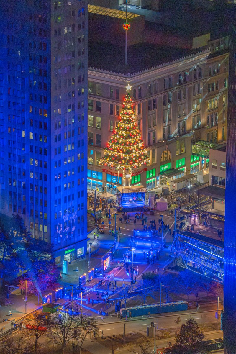 DaveDiCello's tweet photo. What an amazing Light Up Night in #Pittsburgh this evening. I had the opportunity to capture it from a helicopter with @dmcgrew and it is now my favorite Light Up Night that I've ever captured. SO many images to share over the coming weeks, but these are some early favorites. https://t.co/hXbNkcllZL