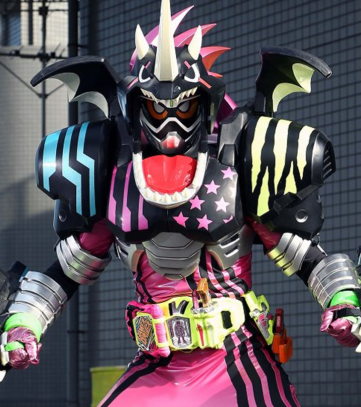 TheEternalRider's tweet photo. Buenos tonos azul/rojo para ParaDx, el pelo de anime del lvl 99 no es molesto, el dorado combina bien y la falda se le ve masculina.

Desproporcionado, la Full Dragon no pega con ninguno, en especial con Ex-aid porque el rosado y negro no quedan. https://t.co/ZLVvWCrvoT