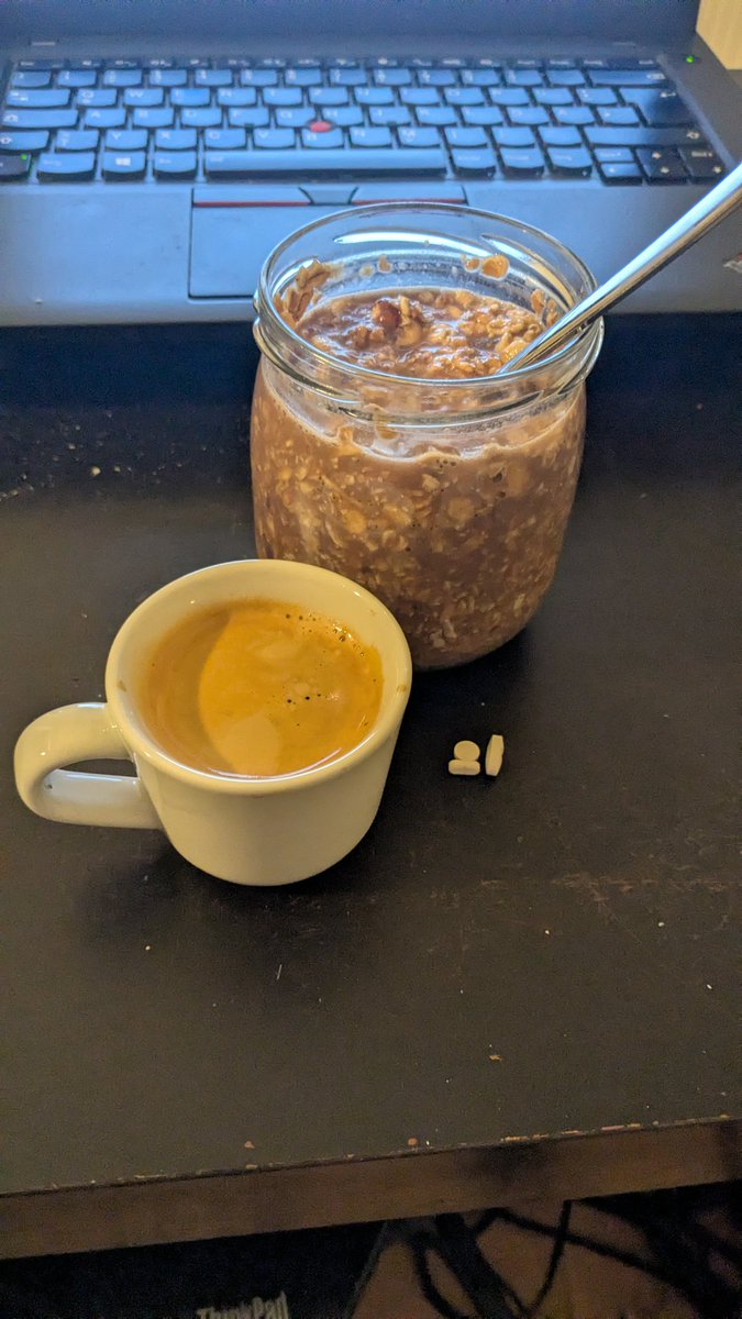 rubberduckweb's tweet image. Frühstück und Frühmedikation