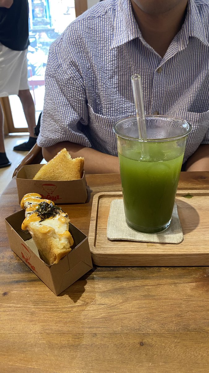 double_knots's tweet photo. nearby sando shop is playing skz songs 👩‍❤️‍💋‍👨 https://t.co/CSJcCE14vc