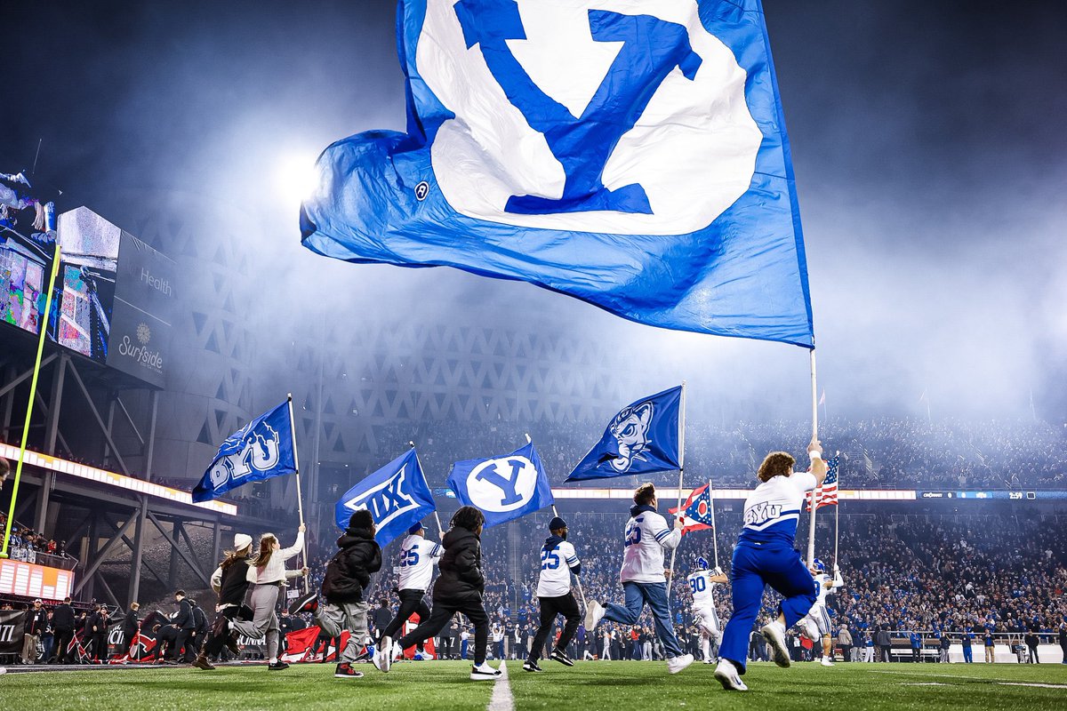 CFBKings's tweet image. #11 BYU takes down 7-3 Cincinnati 26-14 on the road 🔵⚪️

LJ Martin:
• 32 carries, 266 total yards, 2 TDs