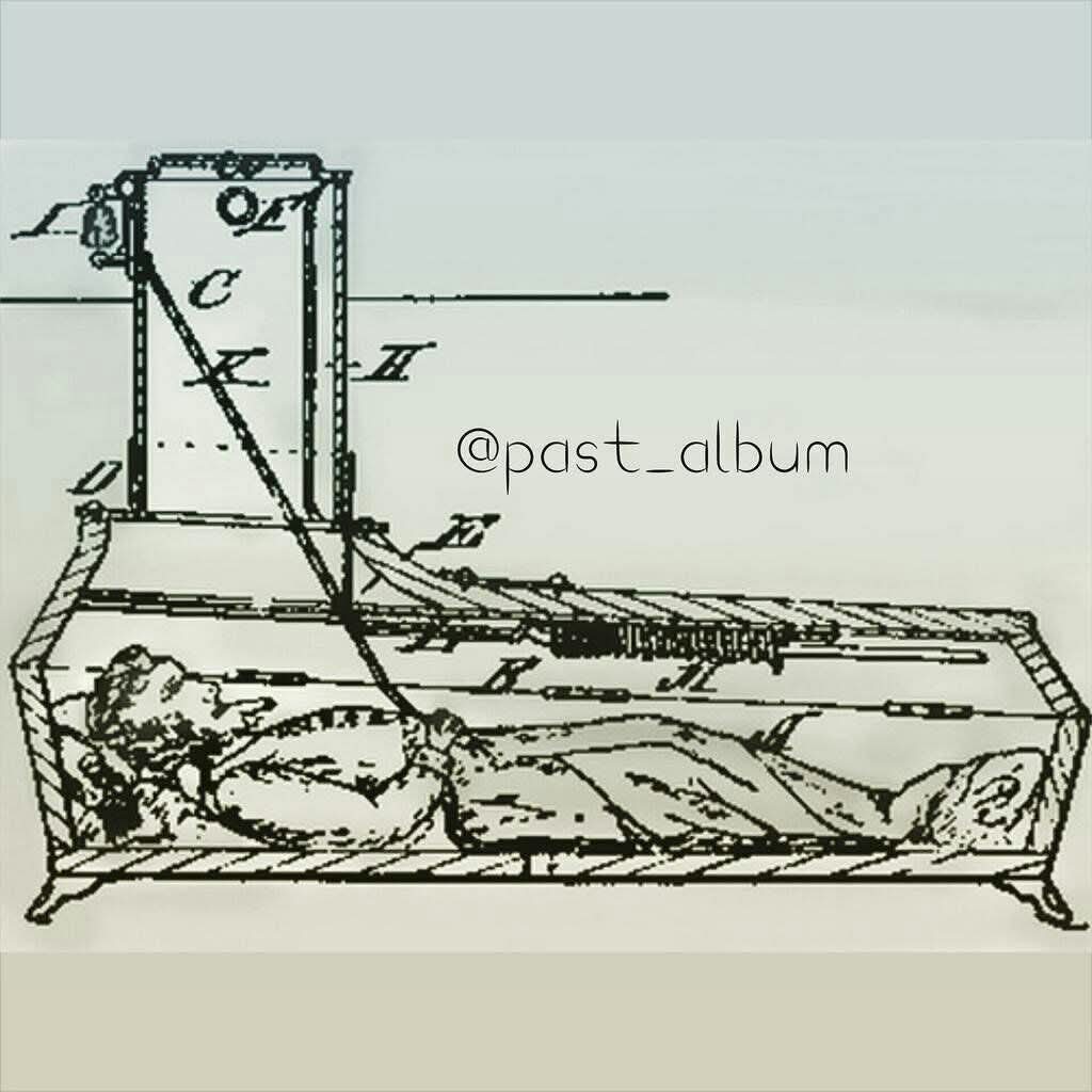 AqtbasatT's tweet photo. ظهرت في العصر الفكتوري توابيت مجهزة بجرس خوفاً من أن يدفن الشخص حيا قبل تطور الطب ! https://t.co/DzZffzgh9l