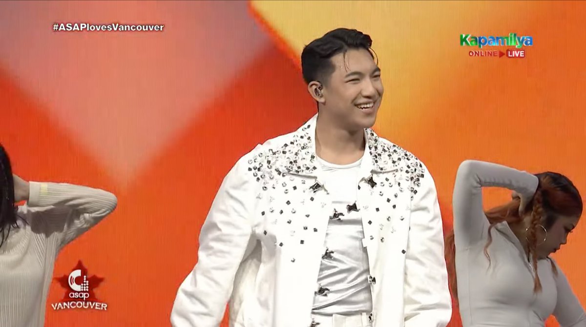 KapamilyaTFC's tweet image. Ramdam namin ang kilig with Asia&apos;s Pop Heartthrob, #DarrenEspanto!

📸 via ABS-CBN Entertainment/ YouTube

@asapofficial ASAPOFFICIAL

#ASAP #ASAP30 #ASAlovesVancouver #ASAPonTFC #TFC #TheFilipinoChannel #DiMakaramdam