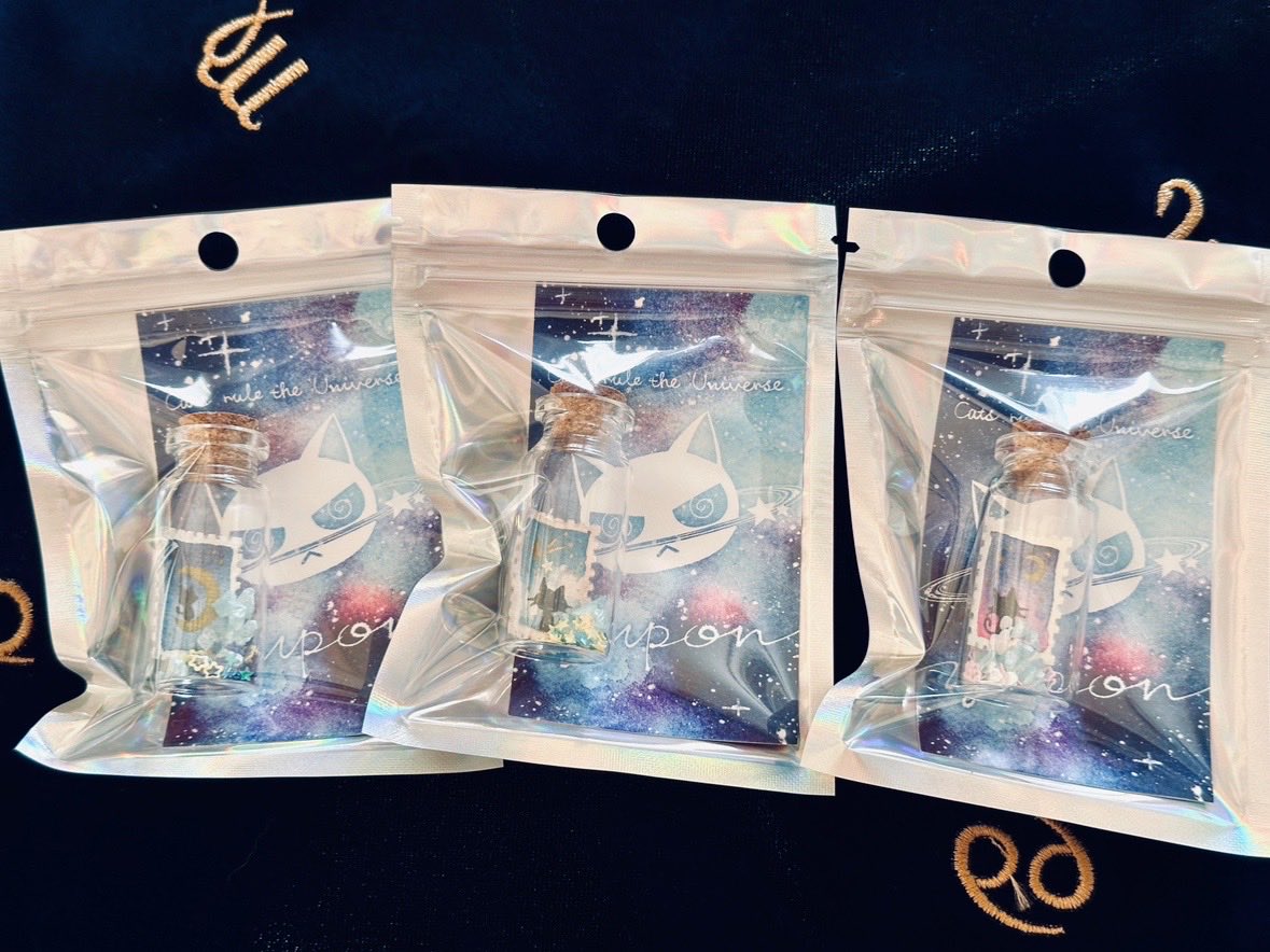 はくとん様❤️おまとめ専用ページです。1/19まで♡ シールと切手風小瓶入りミニ原画を提供させて頂いたにゃんにゃんBOX