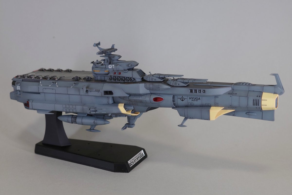 バンダイ1/1000戦闘航空母艦DCV-01ヒュウガ作りました～
こだわろうとすると結局作らないだろうと思ったので何もいじらず説明書どおりに組み上げました。戦闘空母は男の浪漫ですよね！かっこいいヽ(´ー｀)ノ
