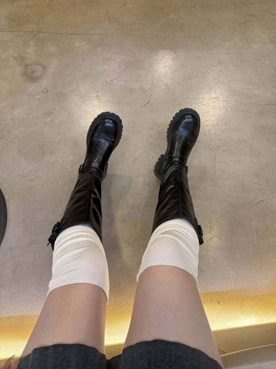 stocking girl tweet media