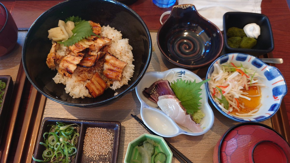 varon_go's tweet image. めじろ屋の穴子飯😋