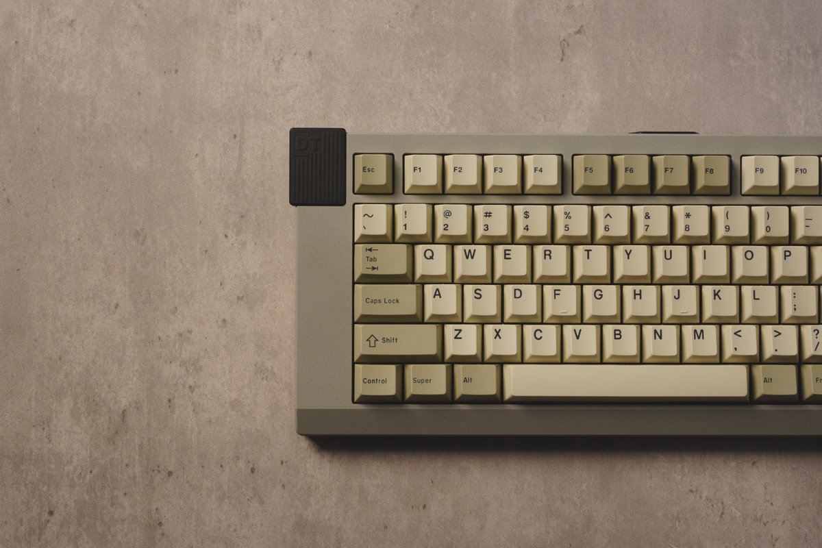Desktoptribe's tweet image. The VINTEM75 Spray-Finish Edition unifies sprayed coating with anodization in a single form. Where heritage sensibility meets technical precision, this is a dialogue of craftsmanship and industrial design, distilled into minimal purity.
#MechanicalKeyboard 
#CustomKeyboard