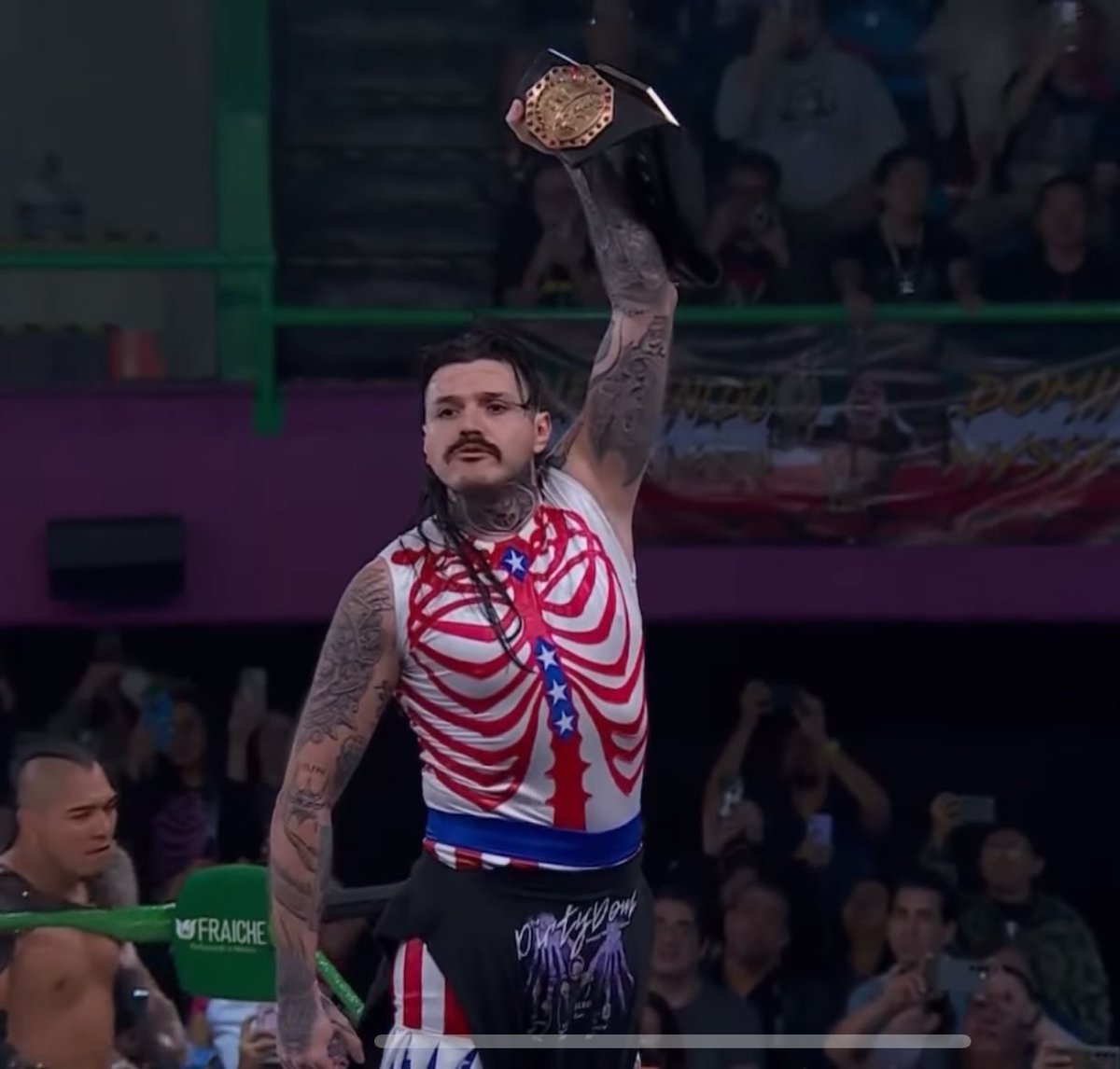 TruReyes's tweet image. What we thinking about the gear @YaOnlyLivvOnce ?